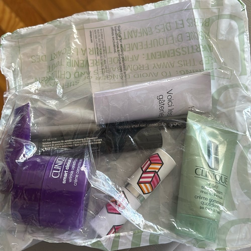 Clinique makeup bundle